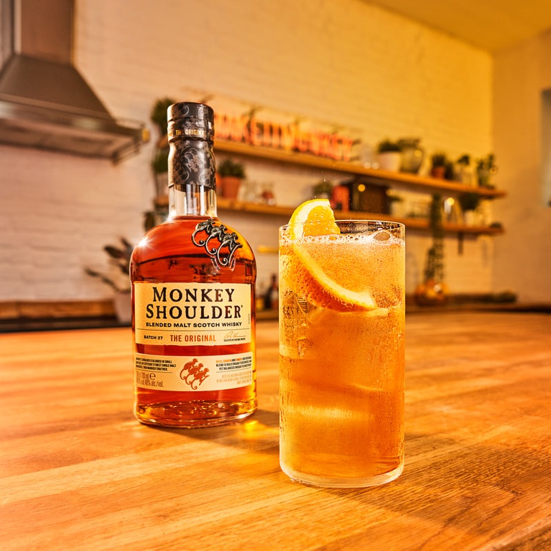 Ginger_Monkey_serve_bottle_shot Monkey Shoulder Keyfi: Viski Severler İçin Benzersiz Bir Deneyim